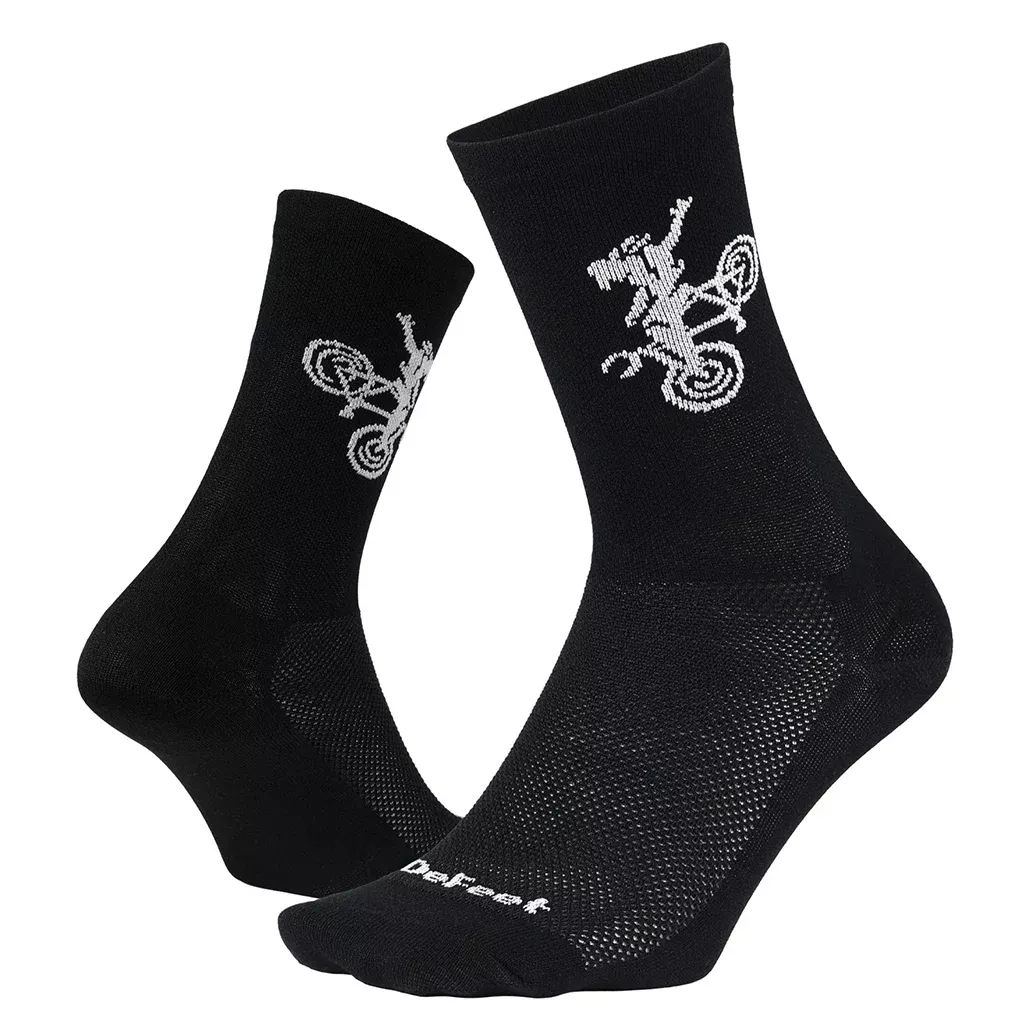 Defeet Aireator 6" Buck Wild Socks - Black